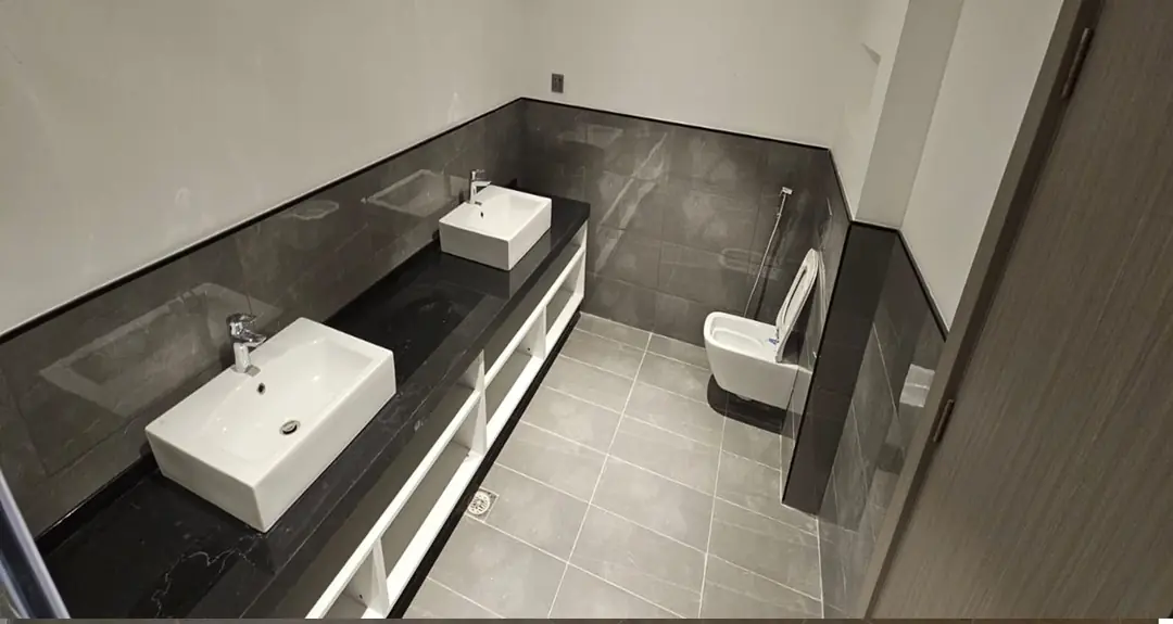 128-129 interior photo 7
