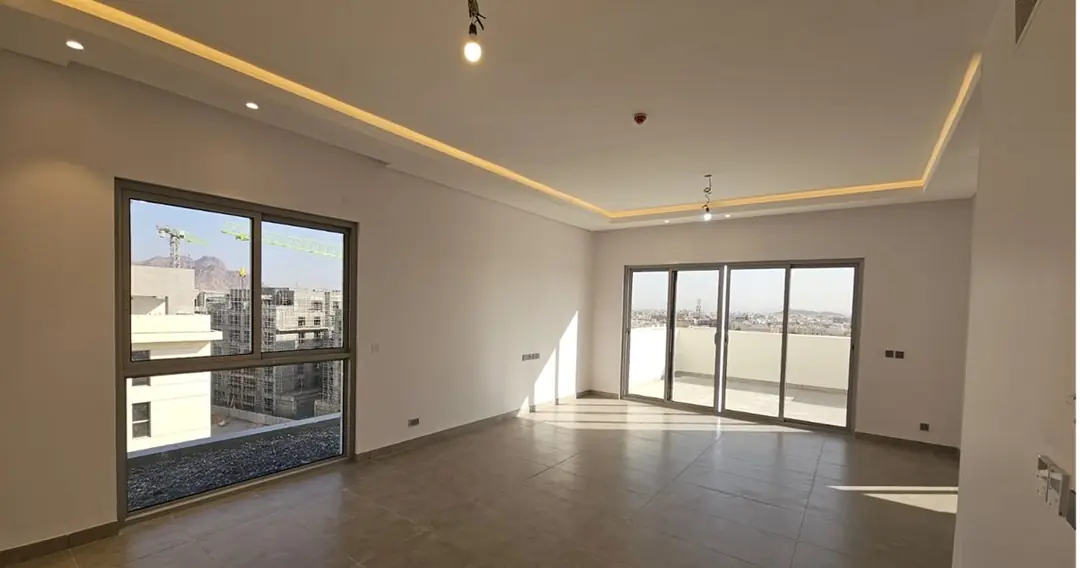128-129 interior photo 5